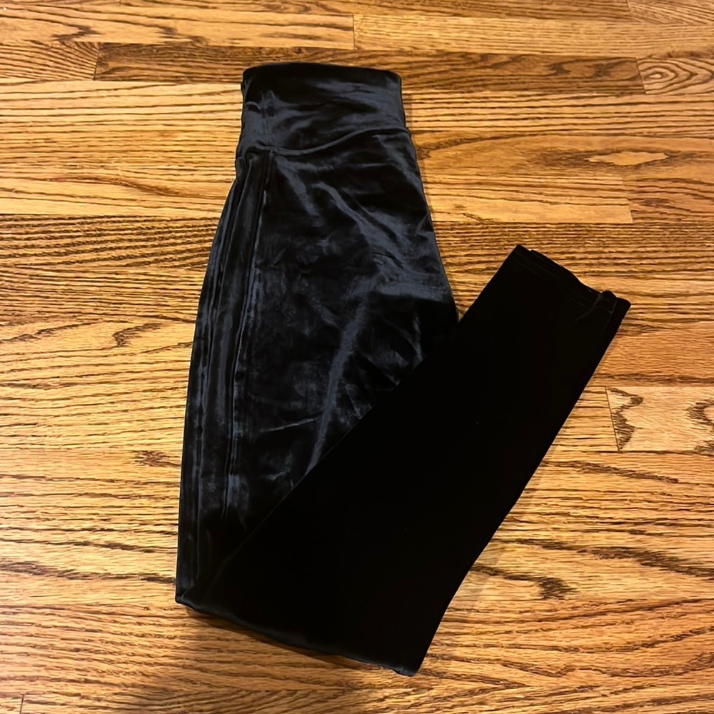 Spanx Woman’s Black Velvet Leggings Size S
